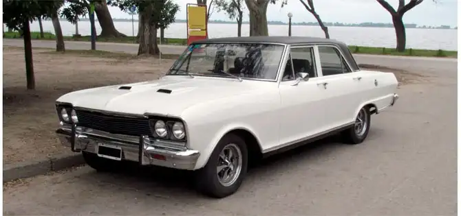 Weißer Oldtimer – beispielhaftes Ankaufsfahrzeug in Solingen